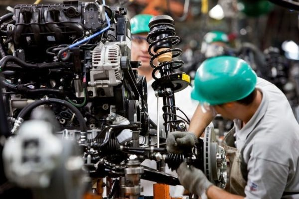Produção industrial sobe 0,3% em outubro ante setembro